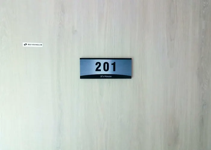 Jj's House *